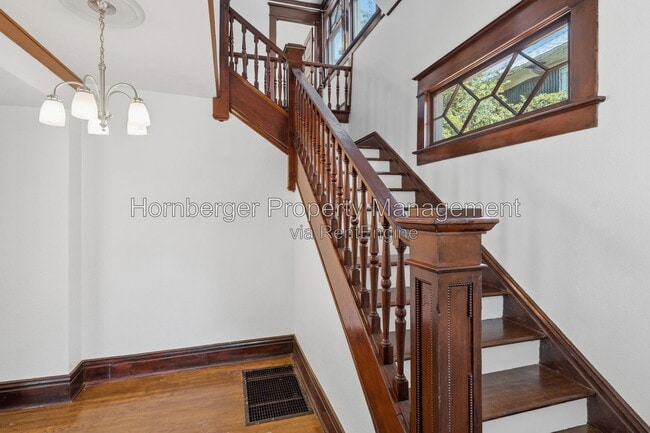 Building Photo - 1128 W Spofford Ave