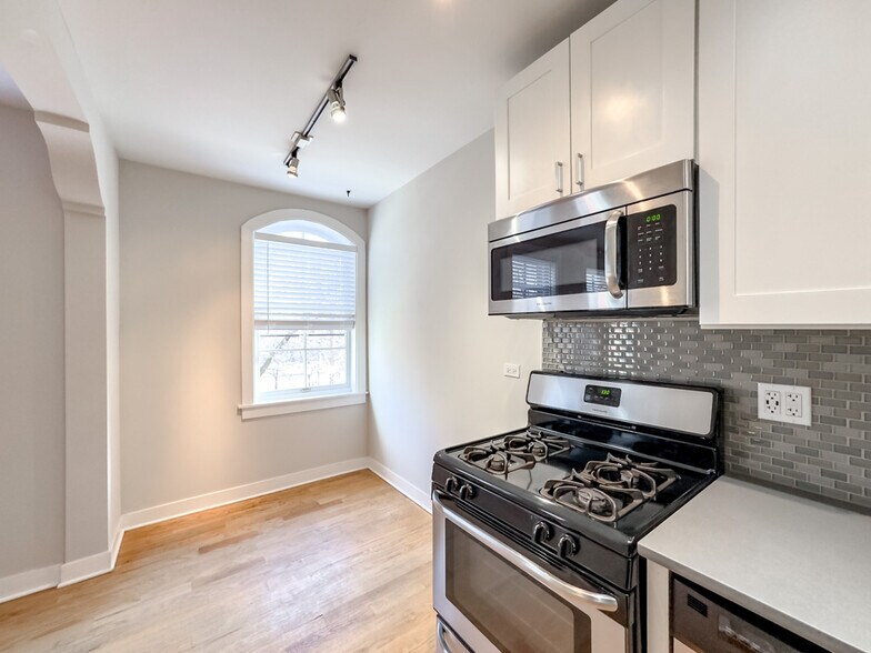 Building Photo - 2425 N Kedzie Blvd