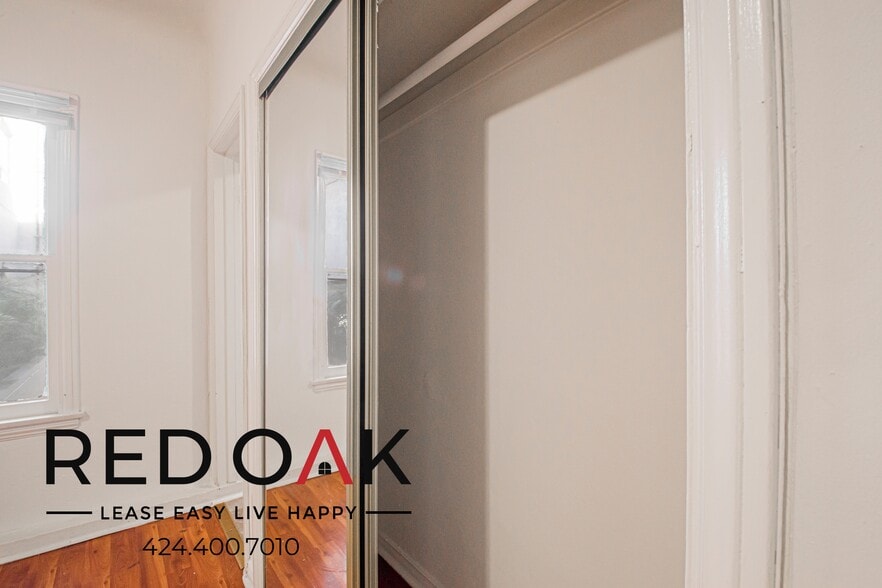 Building Photo - 610 S Kenmore Ave