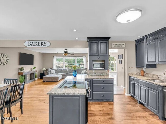 Building Photo - 61 Lynn Dr