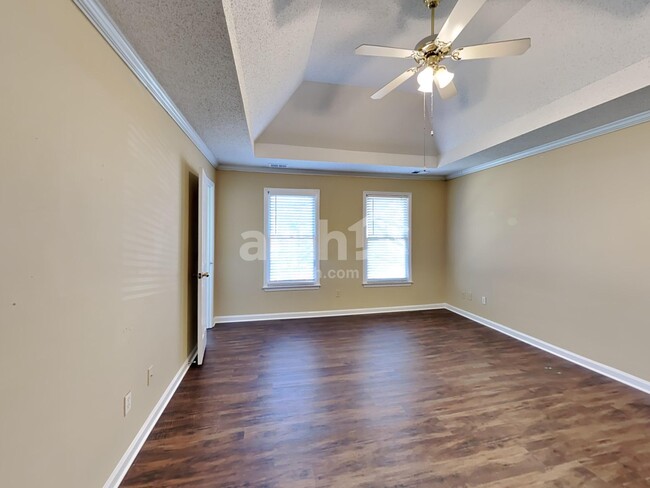 Building Photo - 4825 Old Field Dr NE