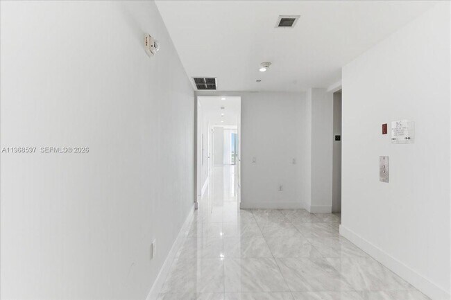 Building Photo - 1100 Biscayne Blvd