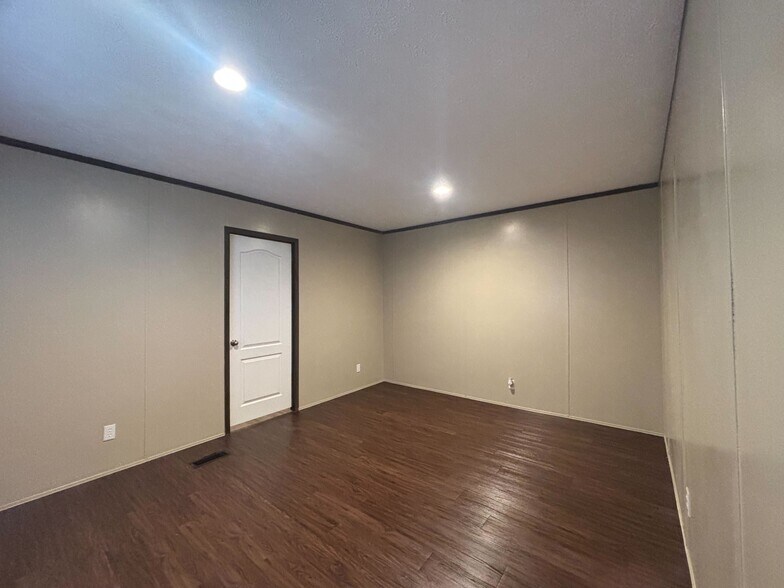 Building Photo - 606 Eloise St