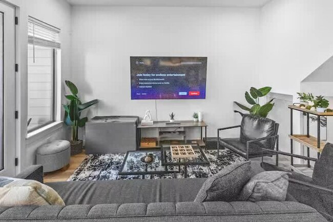 Building Photo - 6740 Peerless St