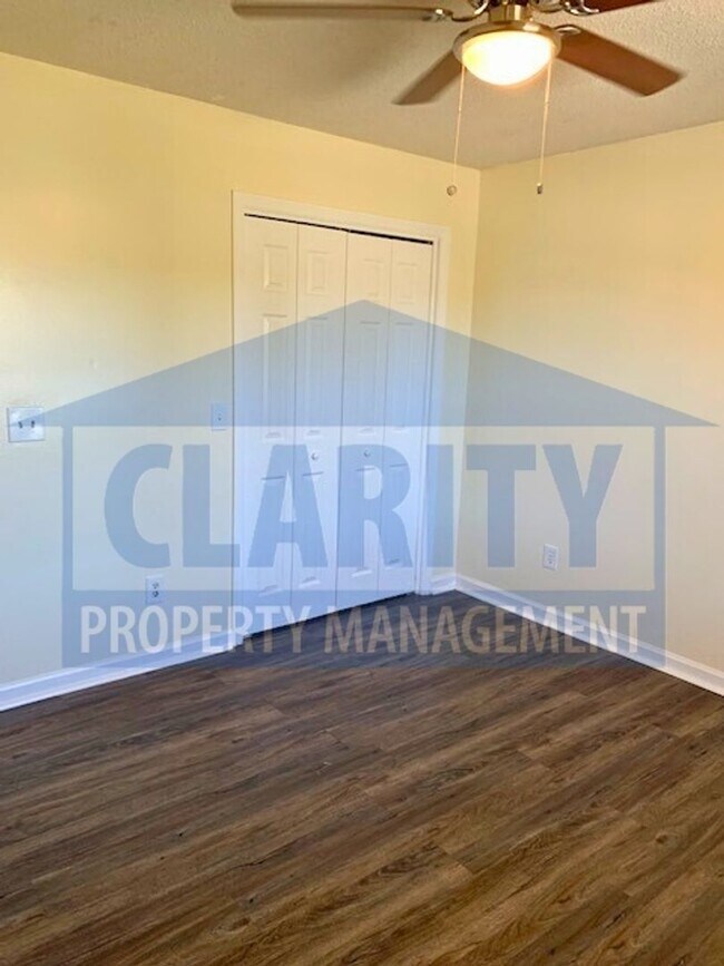 Building Photo - **766/768 Urbane Road NE