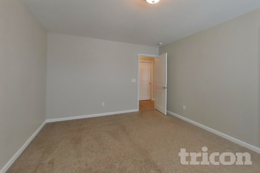 Building Photo - 2920 Cherry Point Ln