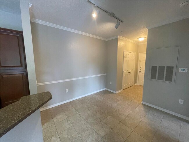 Building Photo - 18001 Richmond Pl Dr