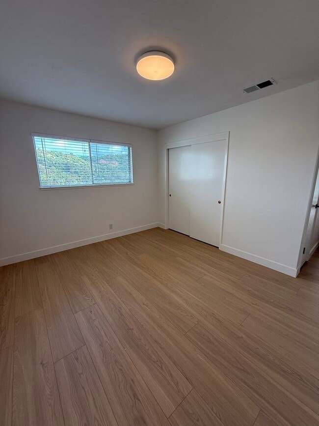 Building Photo - 55-57 Bayo Vista Way