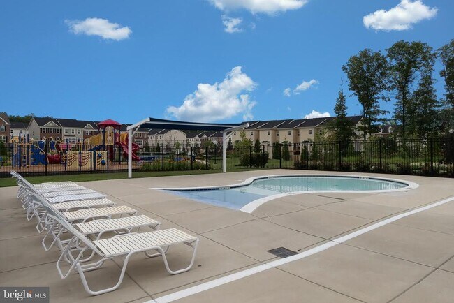 Building Photo - 7530 Stonehouse Run Dr