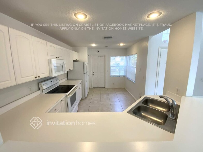 Building Photo - 3732 S Lancewood Pl