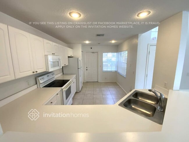 Building Photo - 3732 S Lancewood Pl