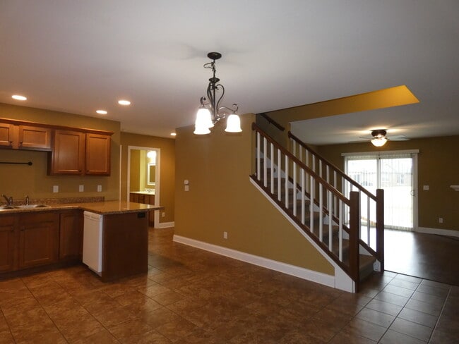 Building Photo - 627 N Edgemere Dr