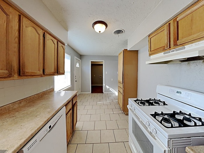 Building Photo - 4731 Bedford Dr
