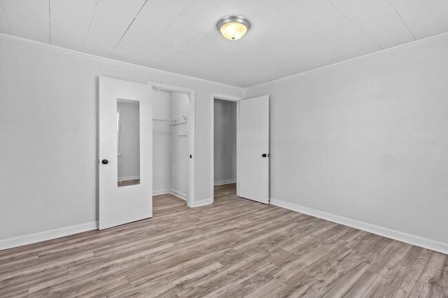 Building Photo - 404 Pine St