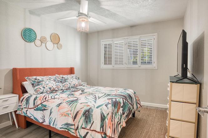 Right side Bedroom - 420 N Villa Ct