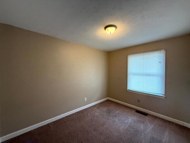 Building Photo - 2109 Lombardy Dr