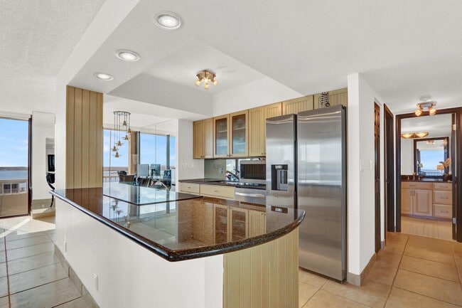 Building Photo - 5510 N Ocean Dr