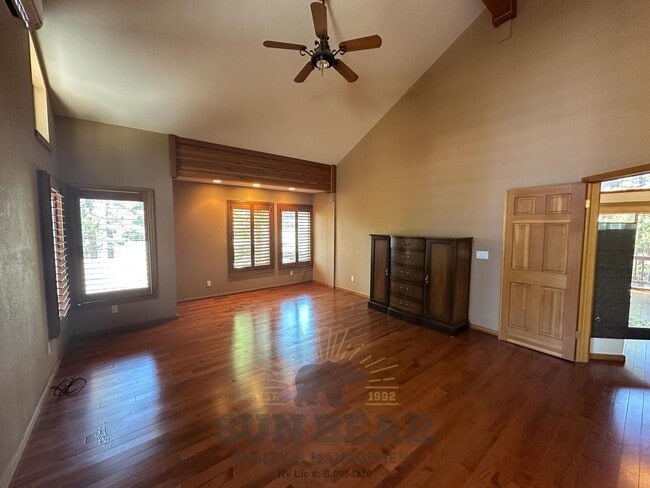 Building Photo - Bright Unfurnished Home with 2 Car Garage!