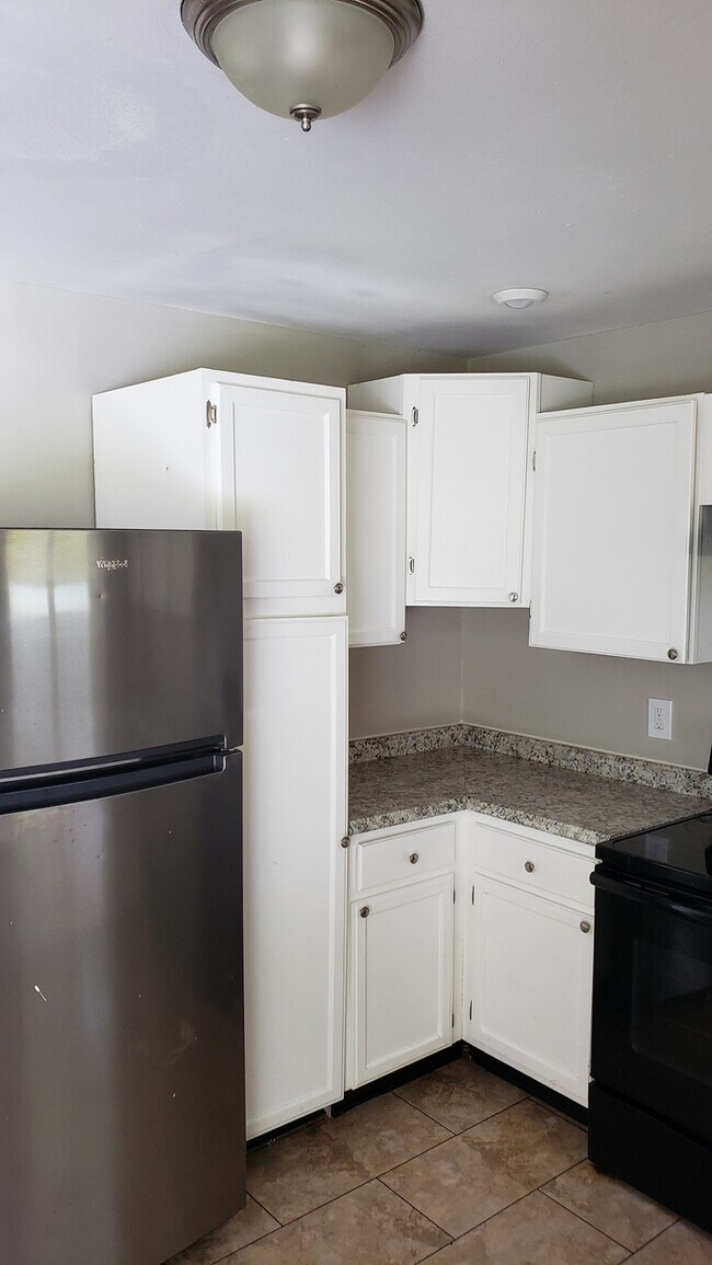 Building Photo - 10418 Monarch Dr Saint Louis, MO 63136