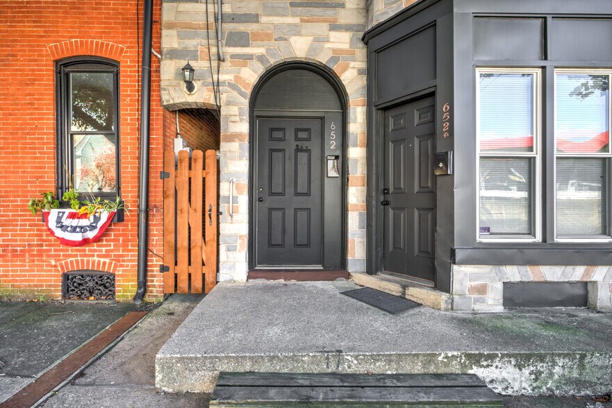 Front Entrance - 652 Columbia Ave