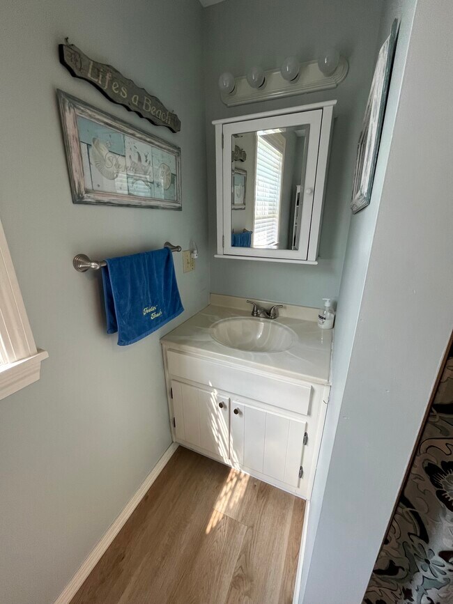 Building Photo - 47 Rest View Ln