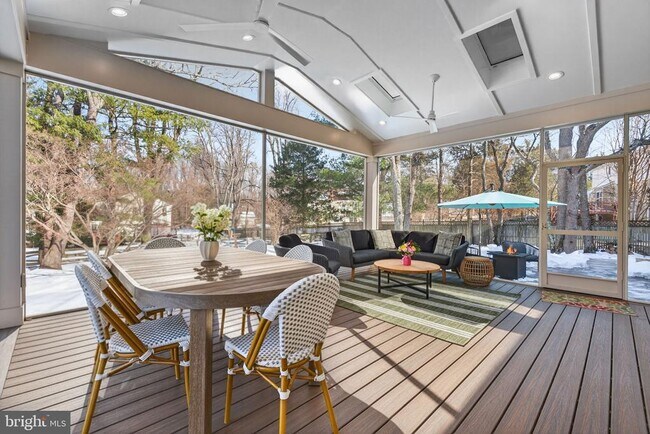 Building Photo - 11922 Holly Spring Dr