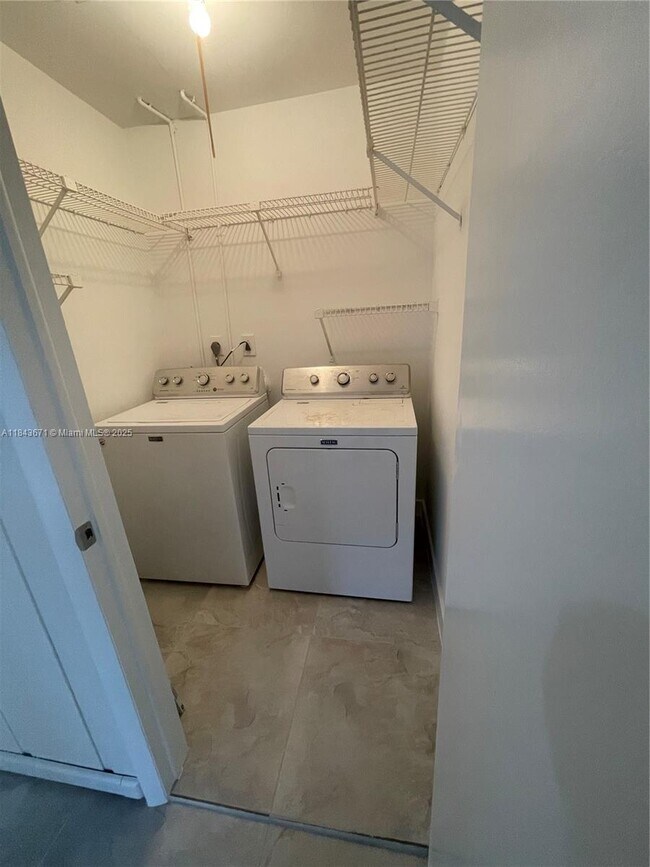 Building Photo - 413 Saxony Way