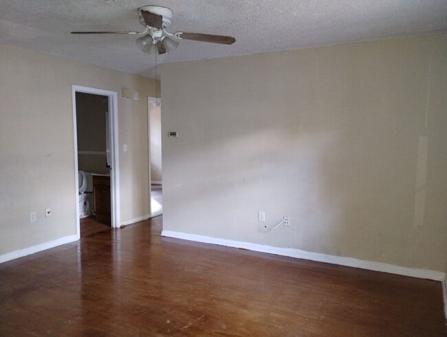 Building Photo - 2 Bedroom / 2 Bathroom Rental – Brooksville, Fl