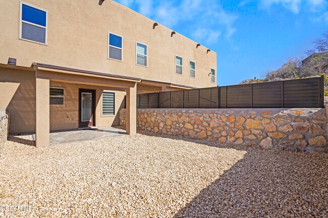 Building Photo - 6315 Escondido Dr