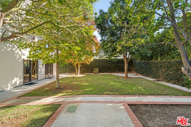 Building Photo - 7917 Westlawn Ave