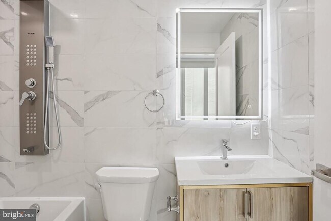 Building Photo - 1201 Vine St