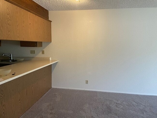 Building Photo - El Condo unit 1 bed, 1 & 3/4 bath