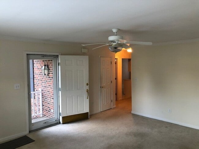 Building Photo - READY TO MOVE IN! 2 Beds 2 Baths! Price ad...