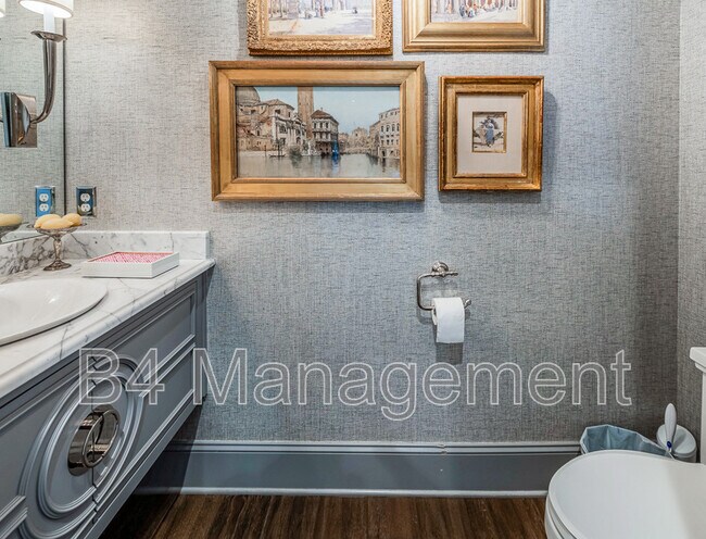 Building Photo - 103 Alester Square