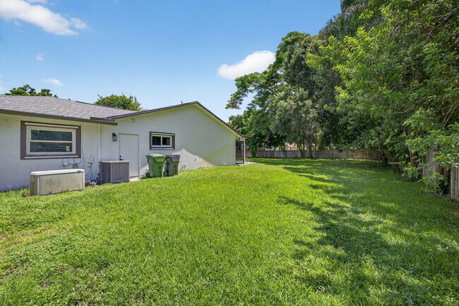 Building Photo - 280 Sulky Way