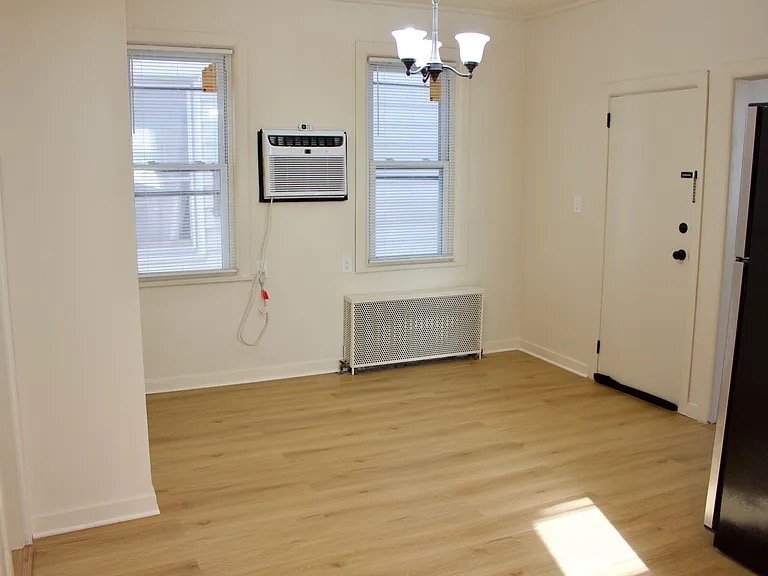 Building Photo - 202 1st St