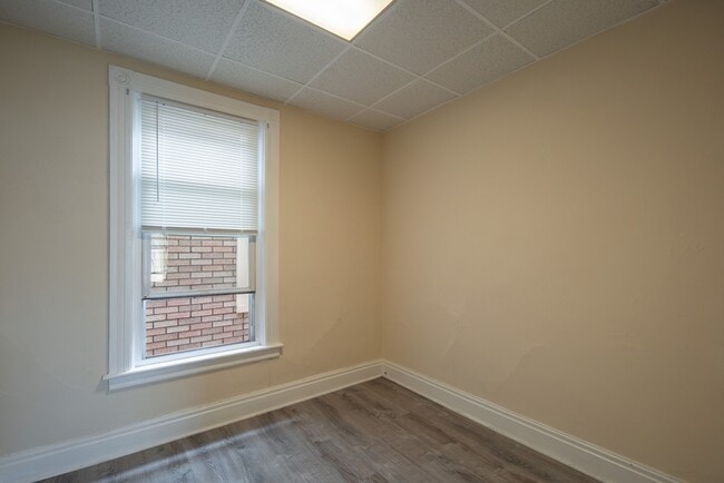 Building Photo - 629 4th Ave