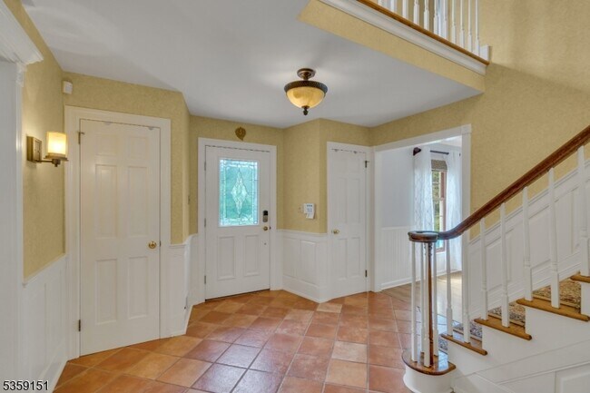Building Photo - 60 Dogwood Ln