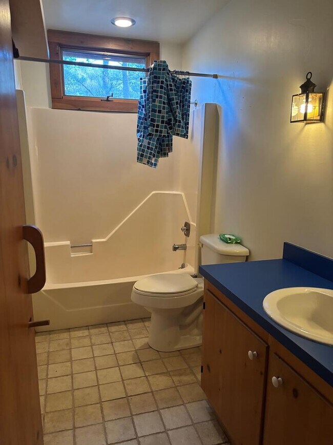 Building Photo - 9077 Henderson Ln