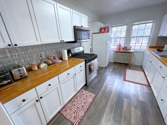 Building Photo - 46 N Breese Terrace