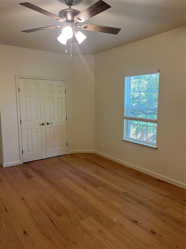 Building Photo - 5404 Martin Ave