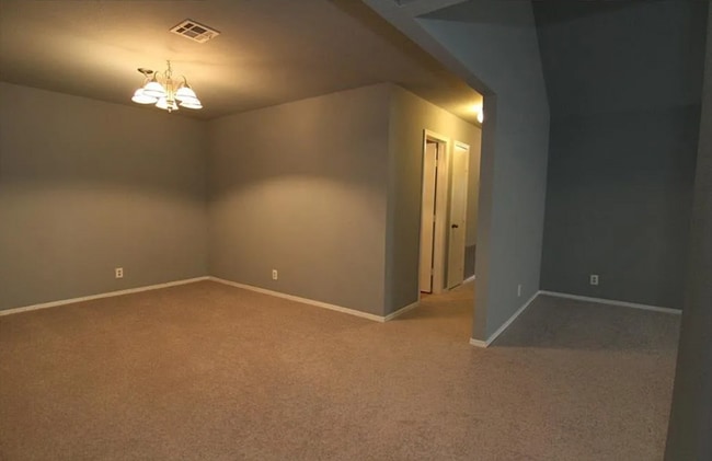Building Photo - 3 Bed | 2 Bath | South Tulsa