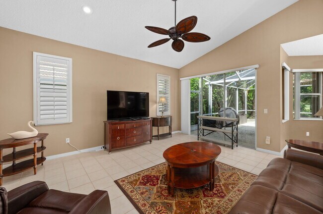 Building Photo - 1736 SW Mockingbird Dr