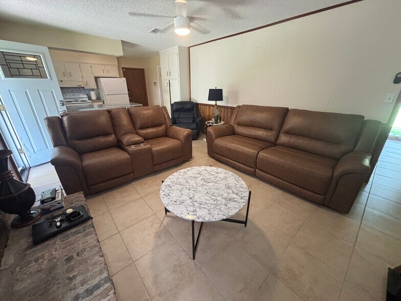 Family Room - 9509 Barranger Dr
