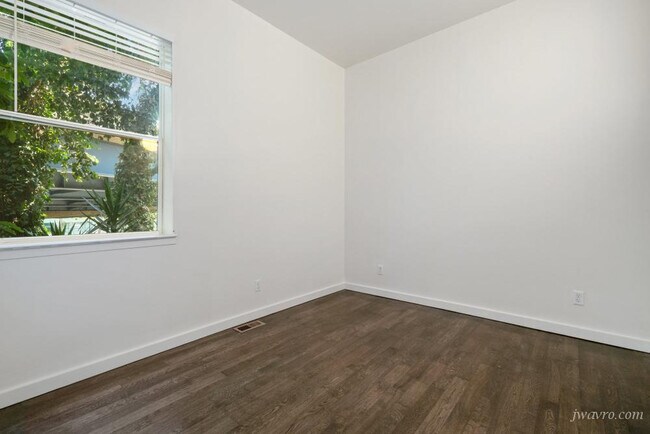 Building Photo - 25 Elgin Park