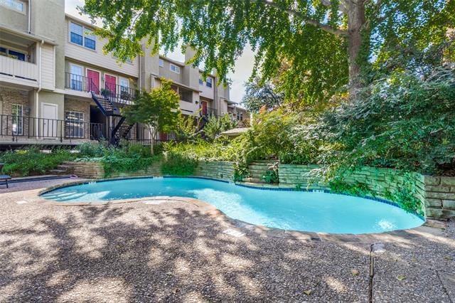 Primary Photo - 5740 Martel Ave