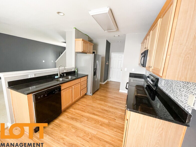 Building Photo - 108 Pin Oak Ct
