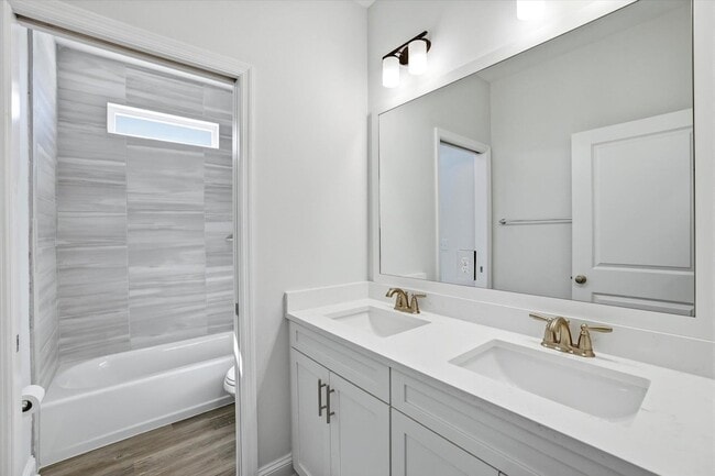 Building Photo - 201 Ursaline St