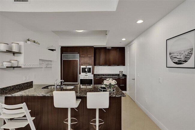 Building Photo - 15901 Collins Ave