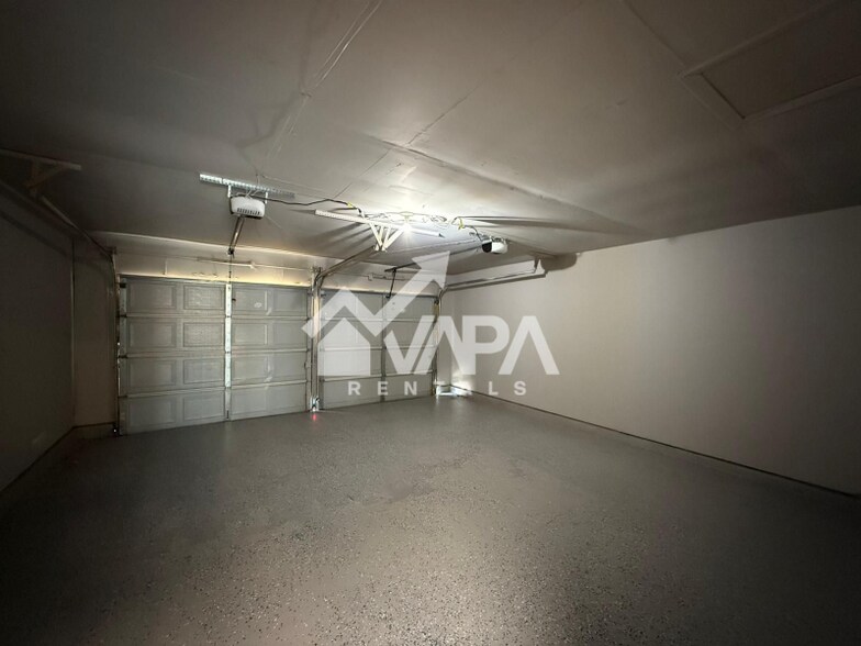 Building Photo - 826 Thrasher Dr